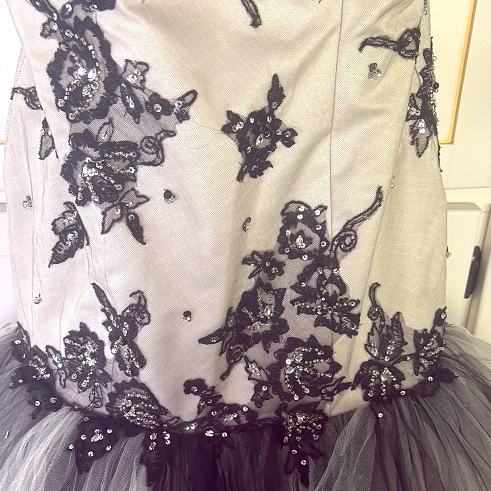 Mori Lee Black and White prom quinceañera Dress sz 9/10 tool lace sequins beauty - Picture 16 of 17
